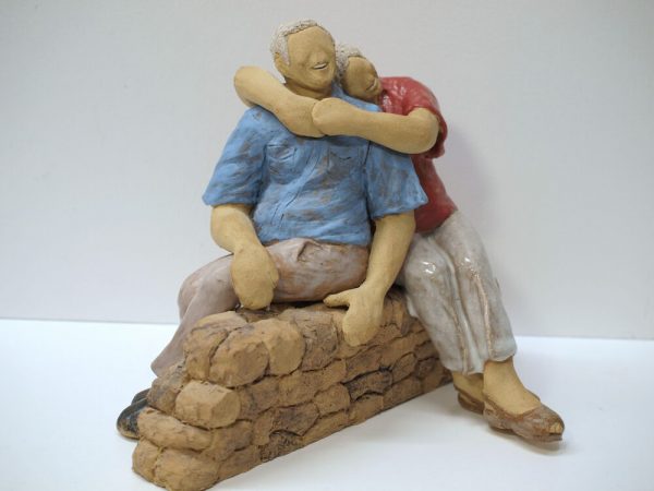 Escultura de una pareja mayor
