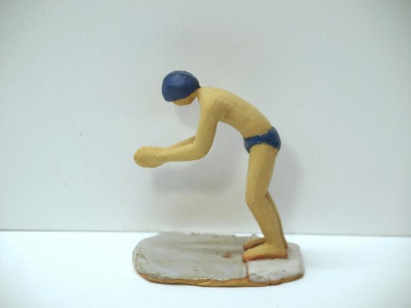 Escultura cerámica de un nadador