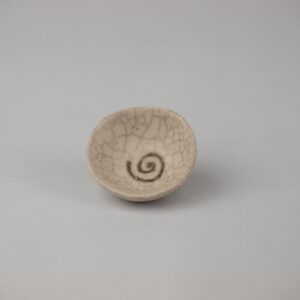 Cuenco de rakú desnudo con espiral