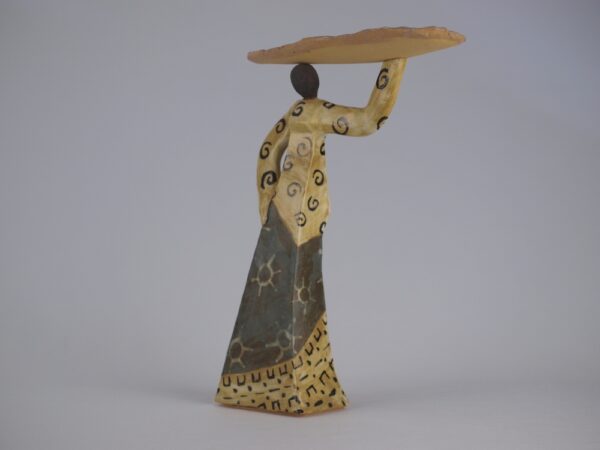 Escultura cerámica femenina de estilo africano